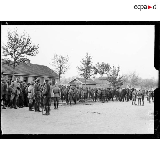 Les troupes russes au camp de Mailly. [légende d'origine]