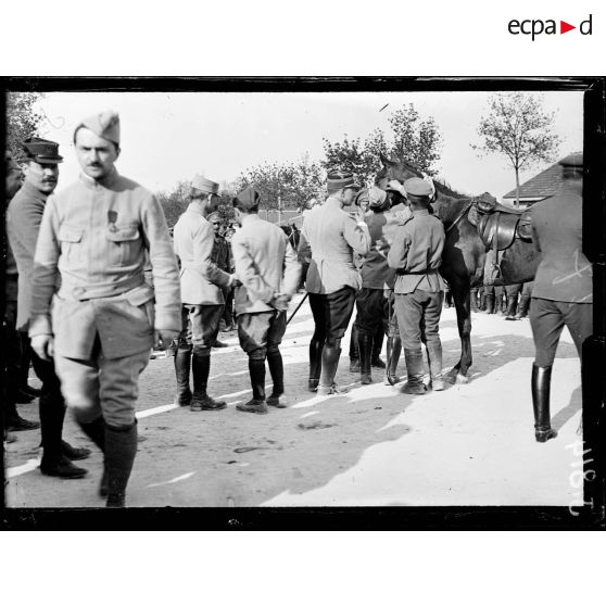 Les troupes russes au camp de Mailly. [légende d'origine]