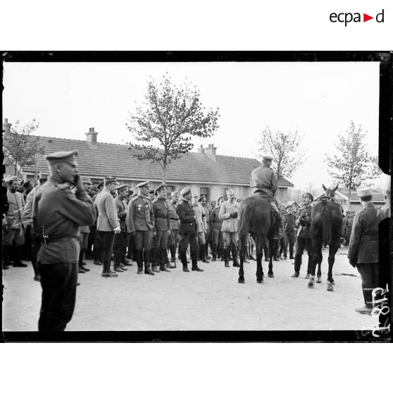 Les troupes russes au camp de Mailly. [légende d'origine]