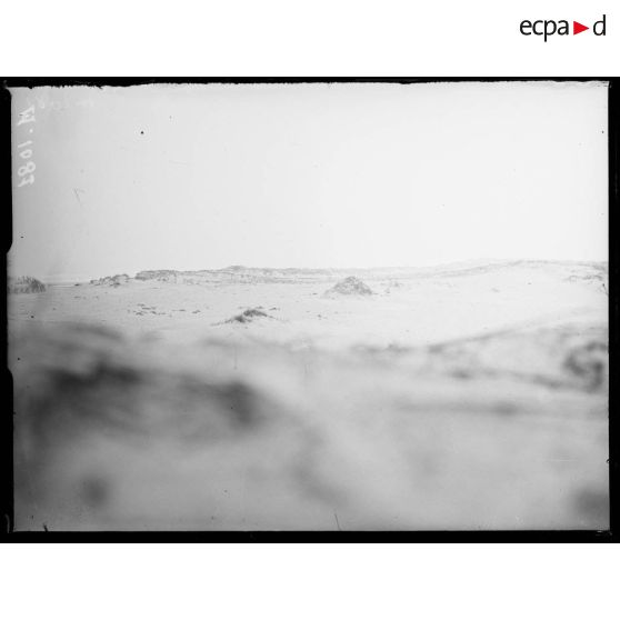 Nieuport les Bains, la Grand Dune sur le bord de mer et les premières lignes allemandes. [légende d'origine]