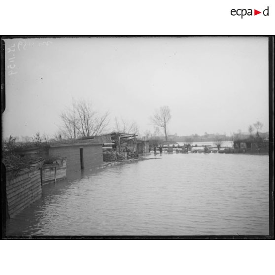 Près de Westvleteren. Cantonnement belge inondé. [légende d'origine]