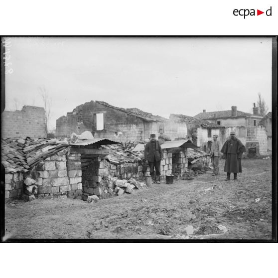 Jonchery-sur-Suippes, cagnas faites en pavés. [légende d'origine]