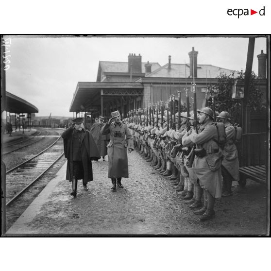 L'arrivée du Président de la République et du Prince de Serbie à la gare de Sainte-Menehould. [légende d'origine]