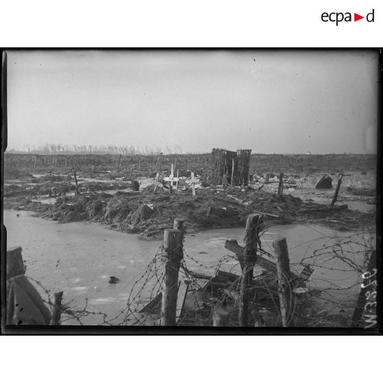 Devant Lombartzyde, cimetière dans les tranchées de l'église. [légende d'origine]