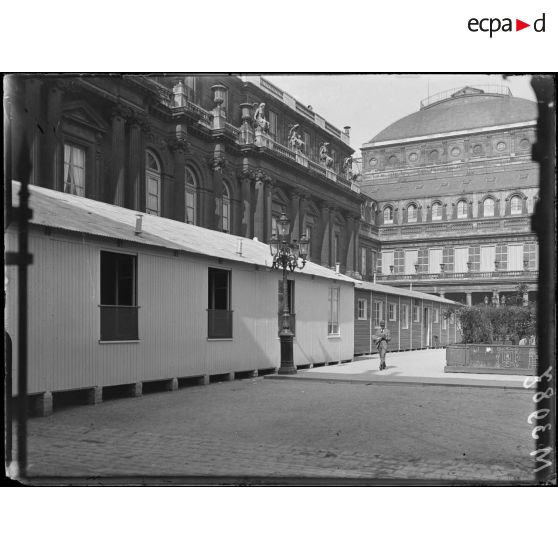 Palais Royal, baraques de la SPA. [légende d'origine]