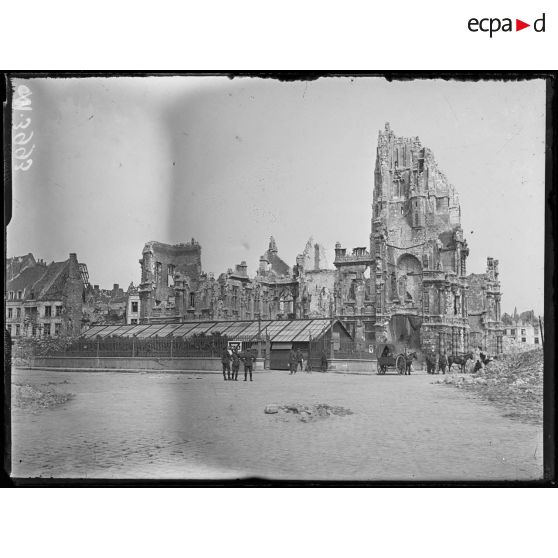 Arras, l'hôtel de ville. [légende d'origine]