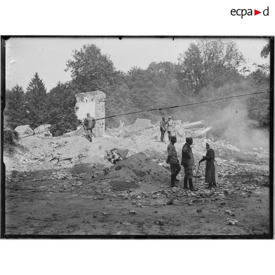 Le château d'Avricourt, habité par le Prince Eitel. [légende d'origine]