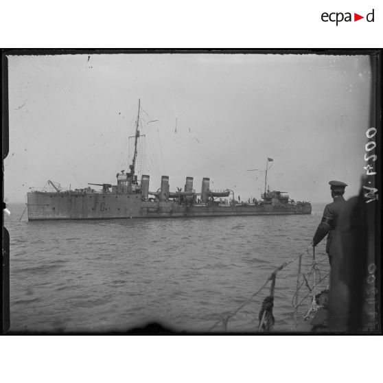 Port de Dunkerque, le "Léon Garnier" en rade. [légende d'origine]