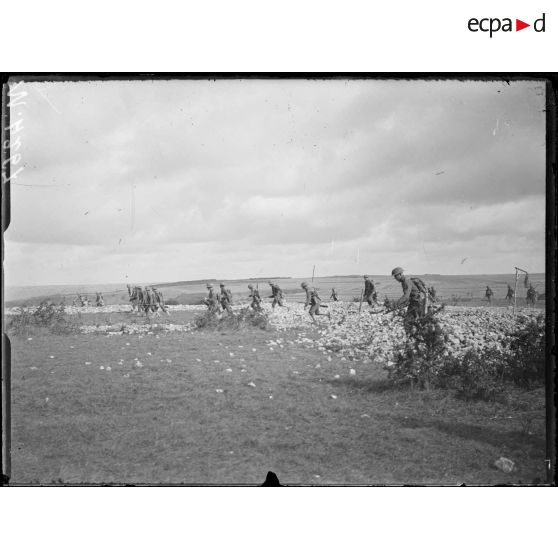 Près de Naix, camp Franklin, instruction des contingents américains. Exercice d'assaut. [légende d'origine]