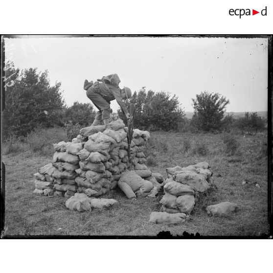 Près de Naix, camp Franklin, instruction des contingents américains. Instruction à la baïonnette. [légende d'origine]