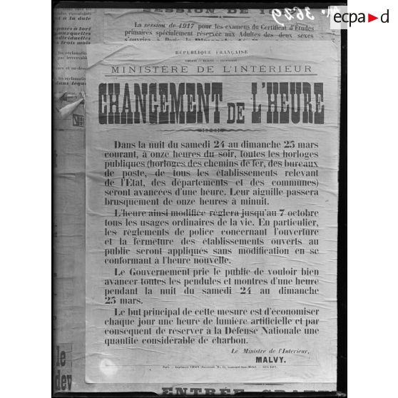 Paris, avis concernant le changement de l'heure. [légende d'origine]