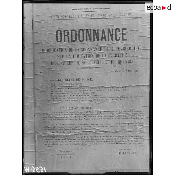 Paris, ordonnance sur la réduction des horaires d'ouverture des salles de spectacle. [légende d'origine]