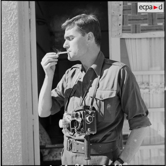 Daniel Camus, reporter photographe à l'hebdomadaire "Paris Match", au camp de presse à Port-Fouad.