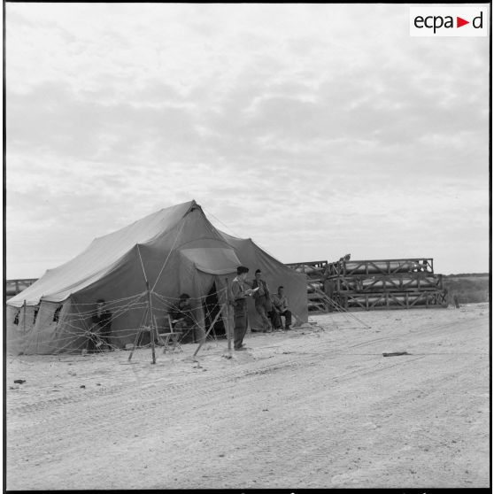 Le poste de police de la soute à munitions, sur la base aérienne d'Akrotiri.