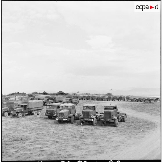 Le stockage des véhicules au GM1 (groupe mixte n°1) sur la base aérienne d'Akrotiri.