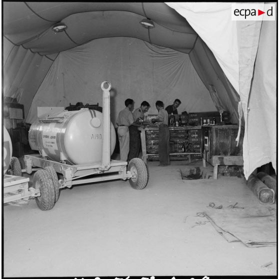 L'atelier pour la production de l'oxygène liquide au GM1 (groupe mixte n°1) sur la base aérienne d'Akrotiri.