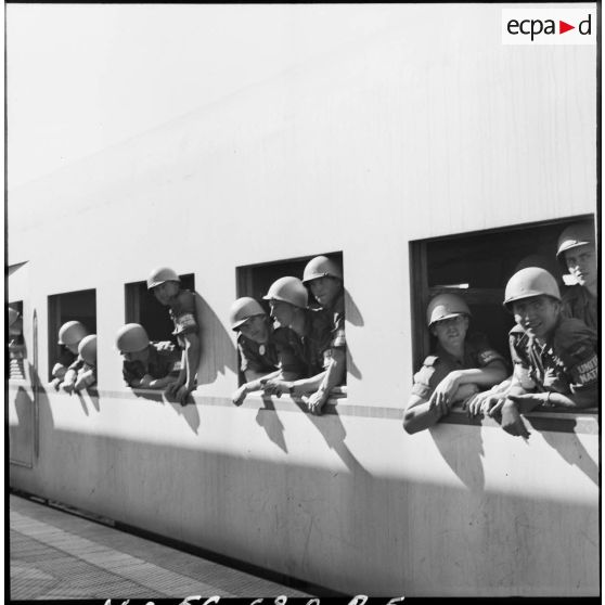 L'arrivée du détachement norvégien de l'ONU en gare de Port-Saïd.