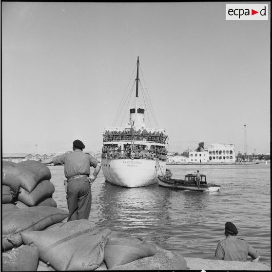 L'arrivée d'éléments du bataillon yougoslave de l'ONU à Port-Saïd.