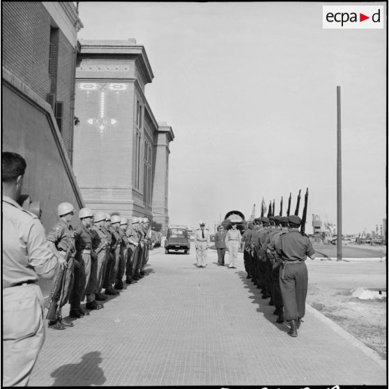 Relève de garde à l'usine électrique de Port-Fouad.