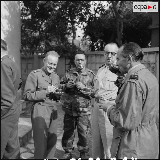 Le général Beaufre reçoit les officiers de la Force A à Port-Fouad.