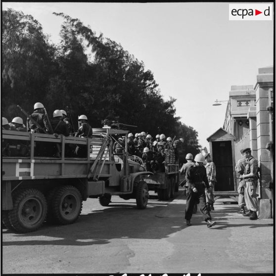 L'arrivée du détachement colombien de l'ONU à l'usine électrique de Port-Fouad.