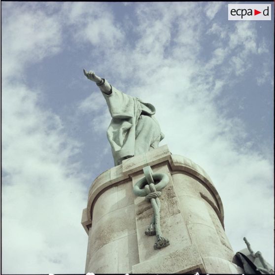 La statue de Ferdinand de Lesseps à l'entrée du canal de Suez.