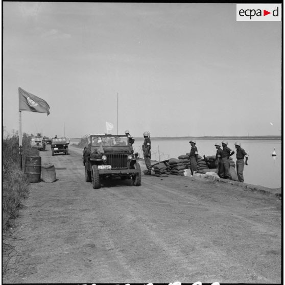 L'entrée du détachement  yougoslave de l'ONU dans le secteur occupé par les éléments indiens, entre El Cap et El Kantara.