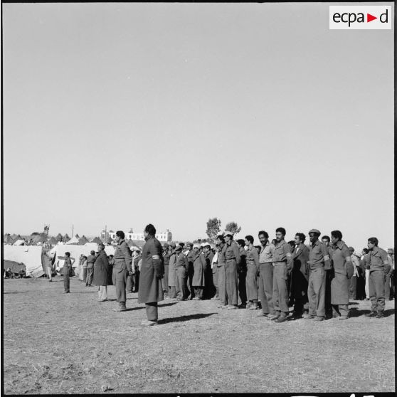 Camp de transit de prisonniers égyptiens en Israël.