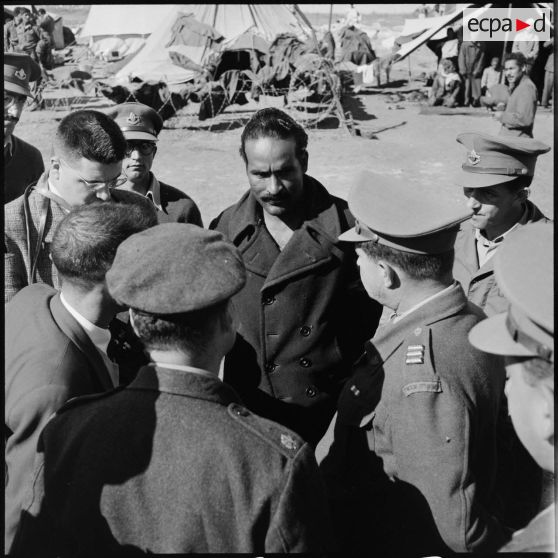 Camp de transit de prisonniers égyptiens en Israël.