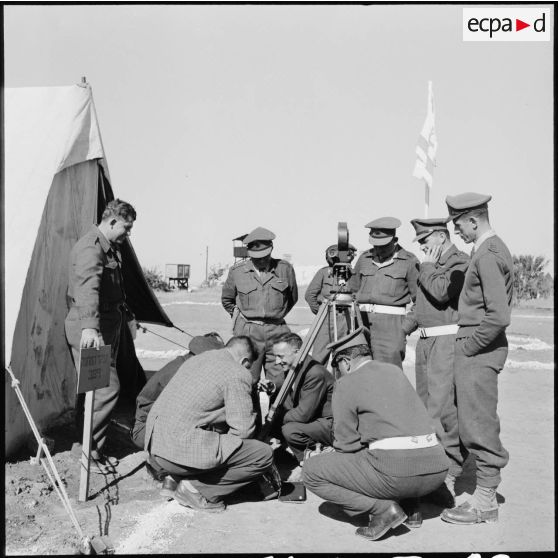 Camp de transit de prisonniers égyptiens en Israël.