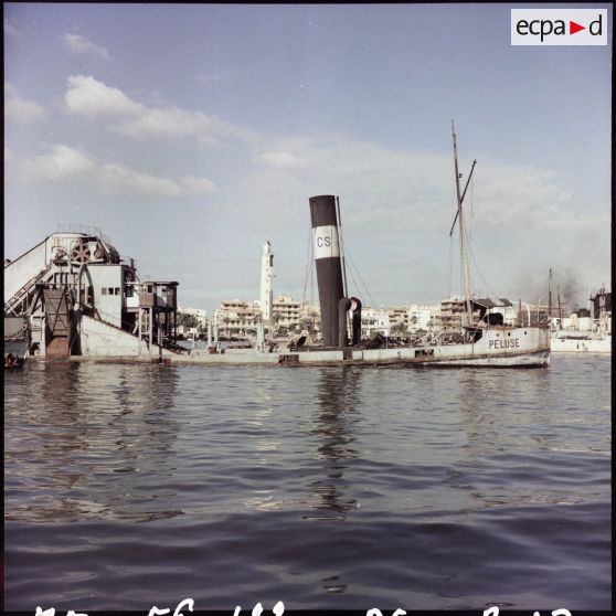 Le Péluse sabordé par les autorités égyptiennes à l'entrée du canal de Suez à Port-Saïd.