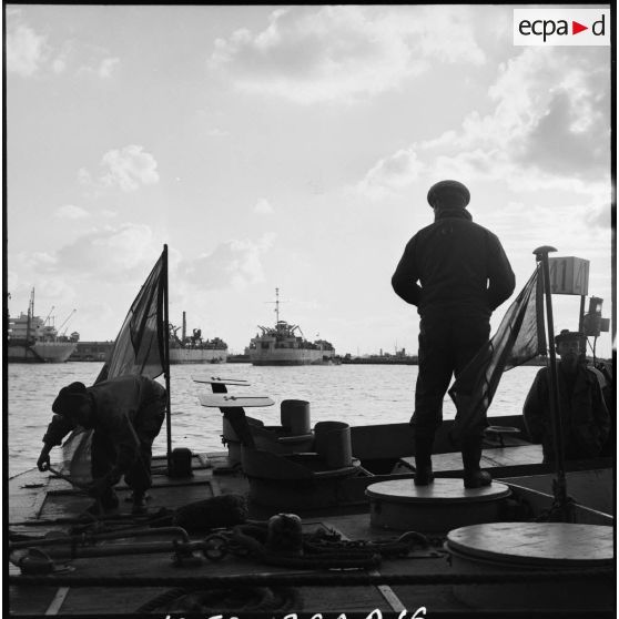 A bord d'un bâtiment de débarquement de la Marine nationale à Port-Saïd.