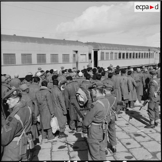 Le départ des prisonniers égyptiens de Port-Saïd.