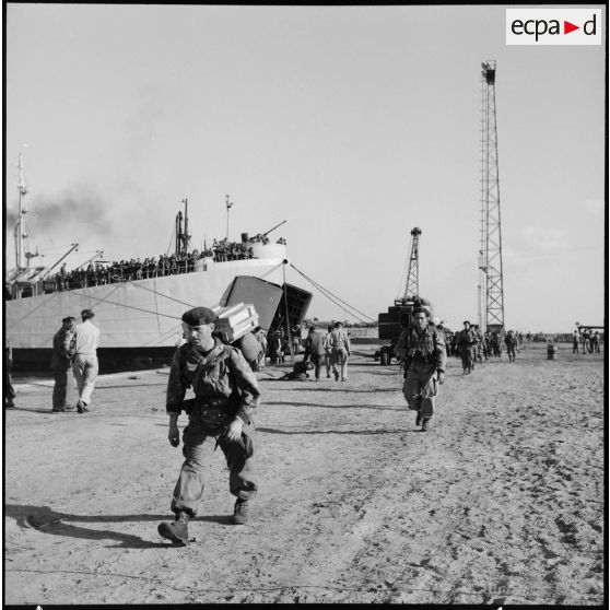 Le rembarquement des troupes françaises à Port-Fouad.