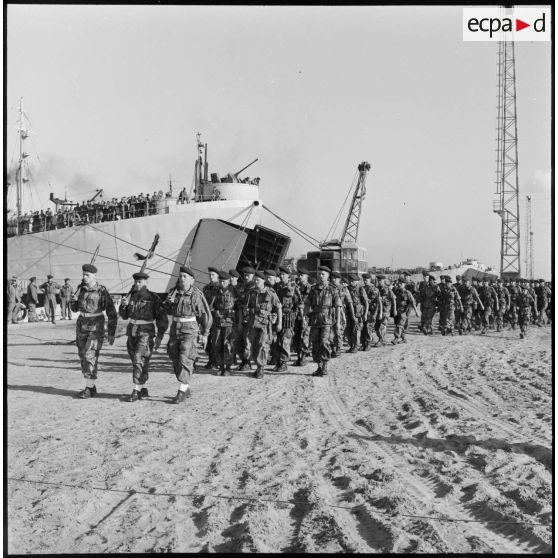 Le rembarquement du 2e RPC à Port-Fouad.