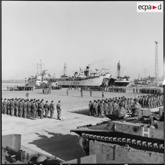 Dernière prise d'armes au 2e RPC à Port-Fouad.