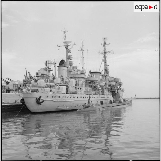 Des unités de l'escadre à Alger.