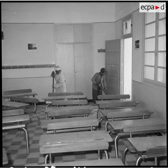 Une salle de classe à a compagnie de commandement et de service du 21e régiment d'infanterie (RI), département de Saïda.