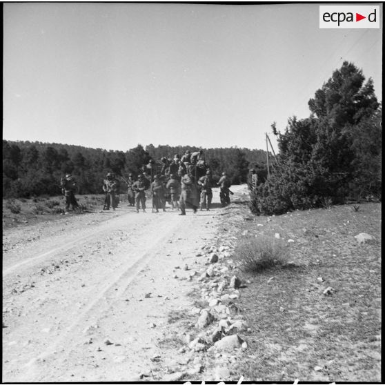 Le matin, début d'une opération dans le secteur de Djelfa.