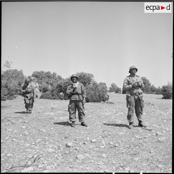 Le lieutenant Maindl commandant la 2e compagnie du 17e bataillon de tirailleurs algériens (BTA).