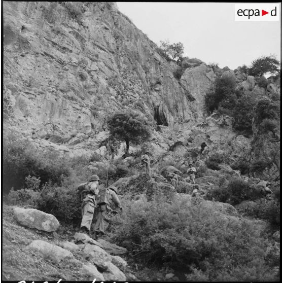 Opération menée par le 2/16e régiment d'infanterie coloniale dans le djebel Kef-Hahouner (7 km au nord-est de Bou Snib).