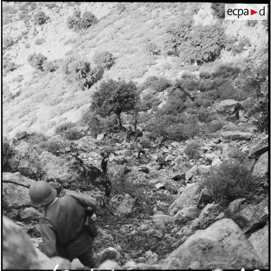 Opération menée par le 2/16e régiment d'infanterie coloniale dans le djebel Kef-Hahouner (7 km au nord-est de Bou Snib).