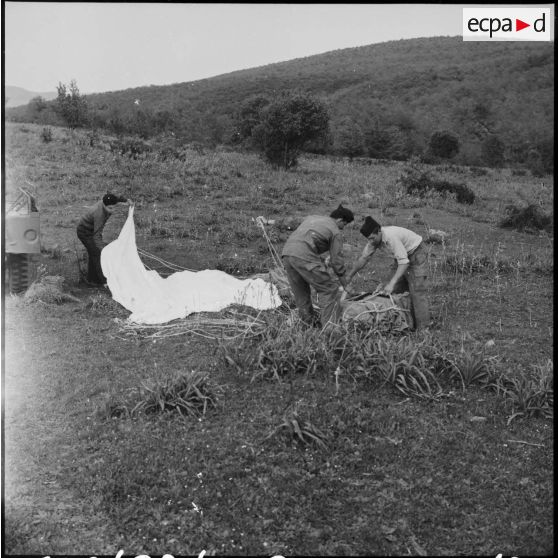 Parachutage de vivres dans le Constantinois.