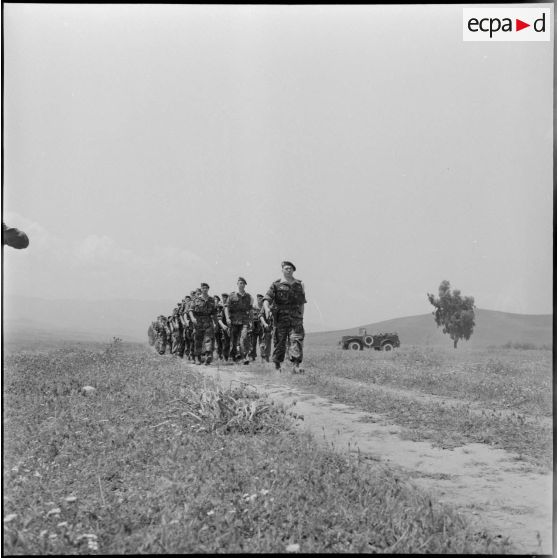 Défilé de parachutistes.