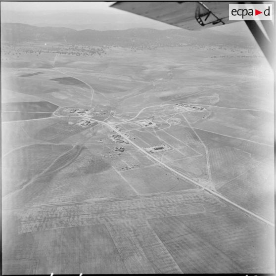 El Gor. Vue aérienne du poste et du village.