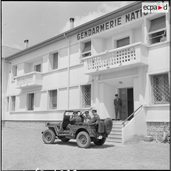 Groupe de gendarmes.