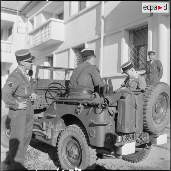 Groupe de gendarmes.