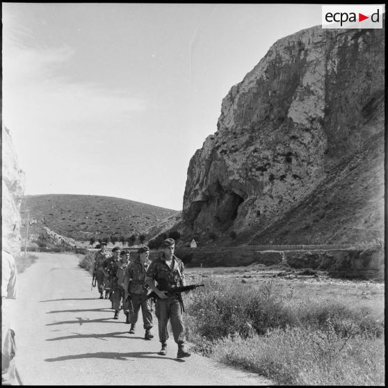 Une patrouille d'un commando de Marine à la frontière algéro-marocaine.