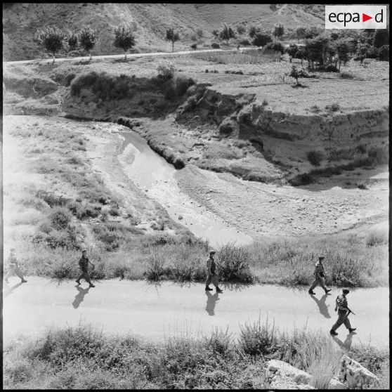 Une patrouille d'un commando de Marine à la frontière algéro-marocaine.