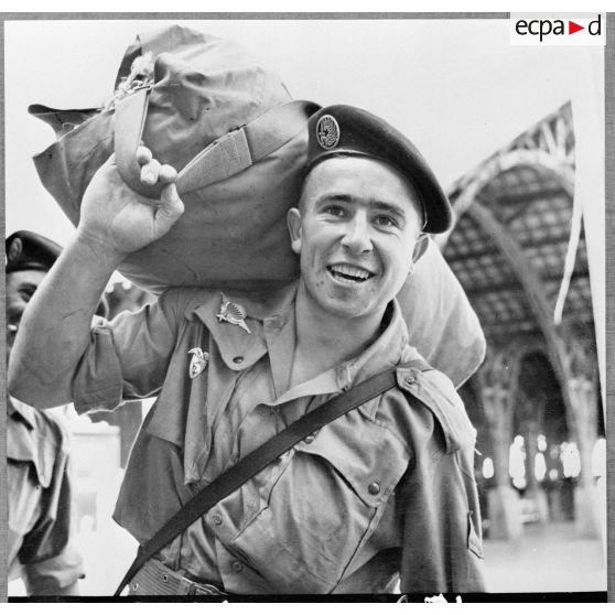 Départ d'Algérie des troupes participant à la cérémonie du 14 juillet 1957 à Paris.